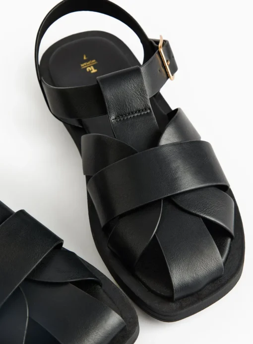 Black Closed Toe Fisherman Sandals 6