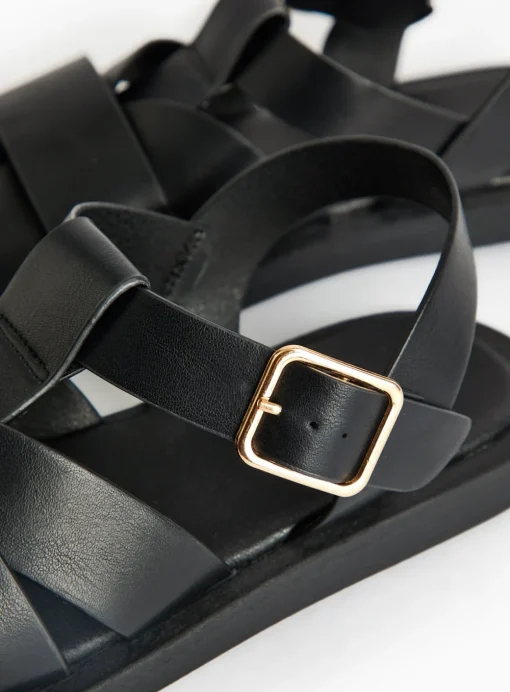 Black Closed Toe Fisherman Sandals 6