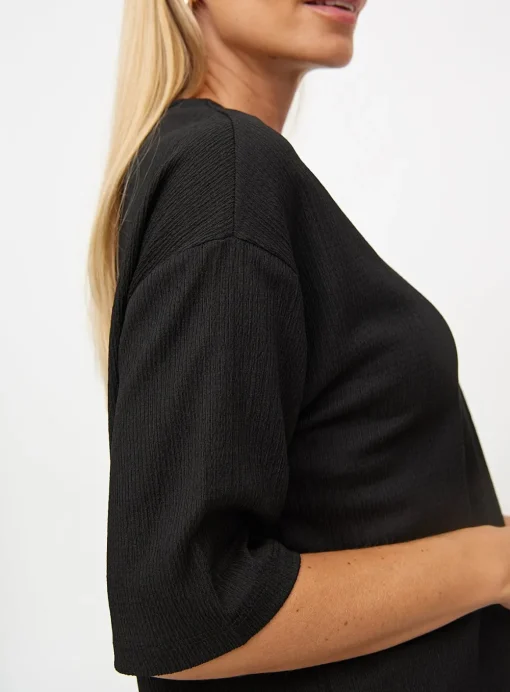 Black Textured Design T-Shirt 12