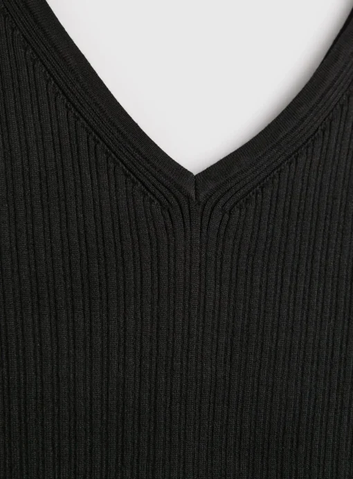 Black V-Neck & Back Ribbed T-shirt 24