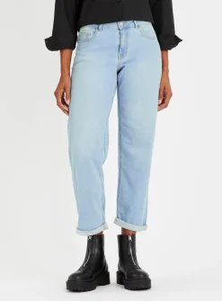 Light Wash Denim Low Rise Boyfriend Jeans 22L